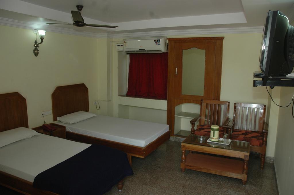 Hotel Vijayabhanuヴィシャーカパトナム エクステリア 写真